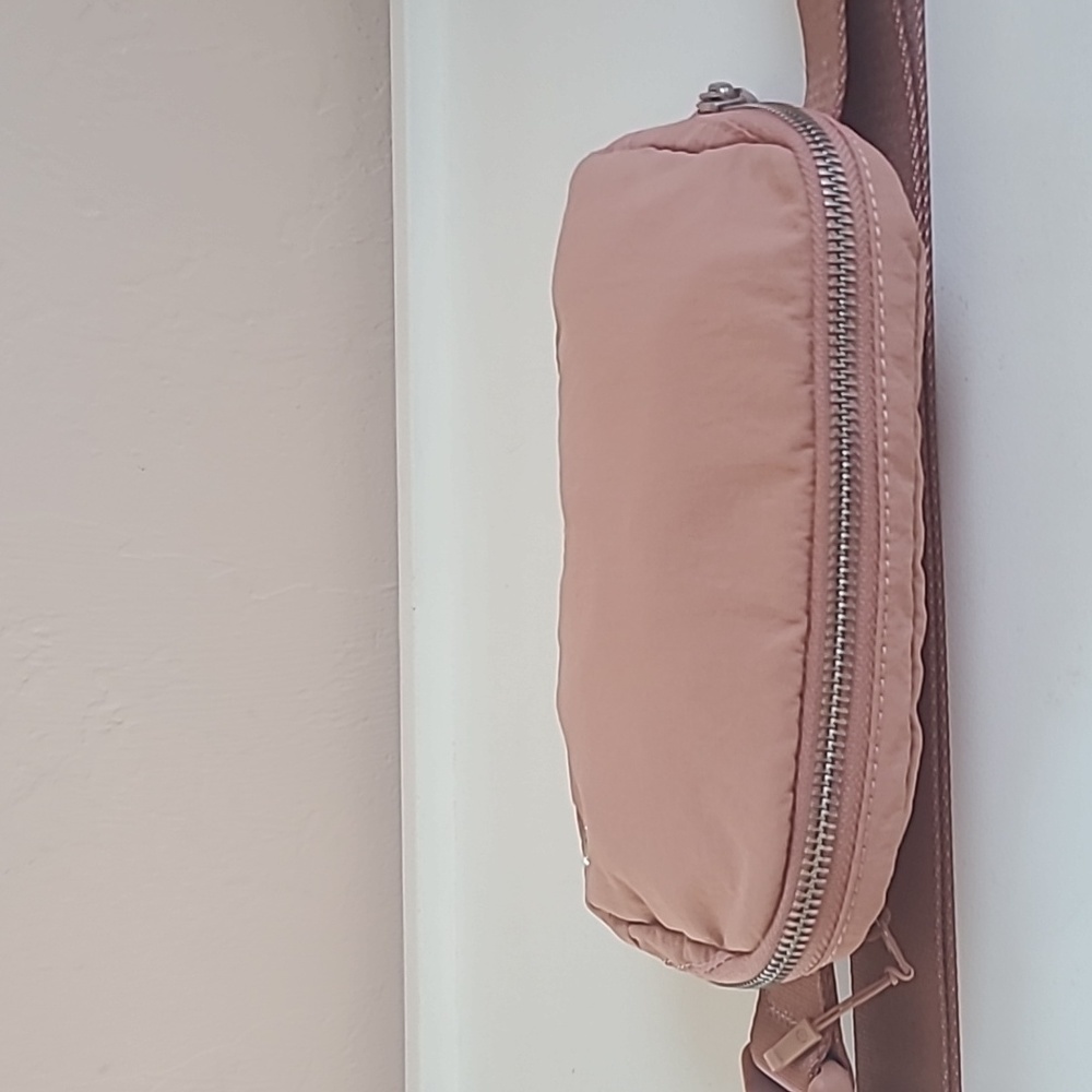 Lululemon Everywhere Belt Bag 1L Pastel Pink - Picture 8 of 14